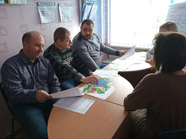 Безработных жителей Марьинского района обучают новым профессиям