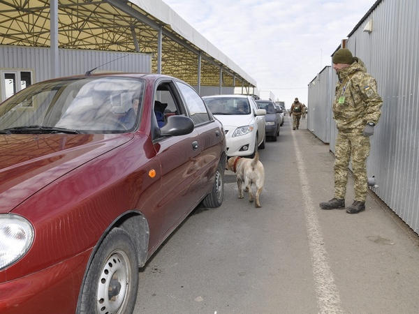 Пограничники задержали туркмена, который на «евробляхе» пытался пересечь КПВВ «Марьинка»