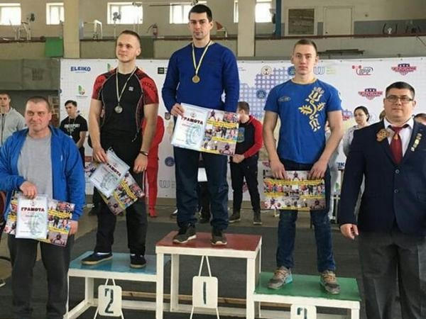 Тяжелоатлеты из Курахово завоевали медали на чемпионате Донецкой области по пауэрлифтингу