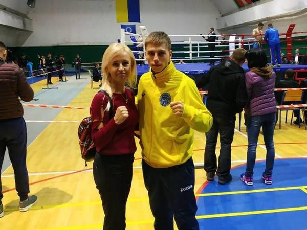 Боец из Курахово занял первое место на чемпионате Украины по кикбоксингу
