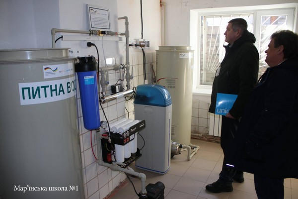 В школах Марьинского района появились современные системы очистки воды