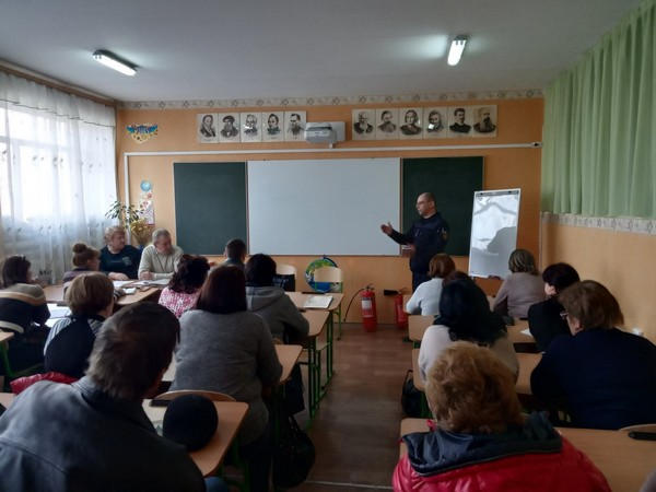 В Марьинке проводят инструктажи с руководителями объектов, где будут размещены избирательные участки