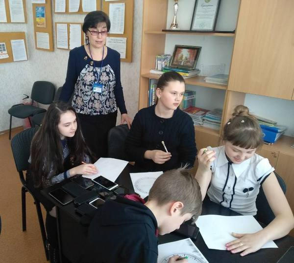 Школьникам прифронтовой Марьинки рассказали, как начать свою карьеру со школы
