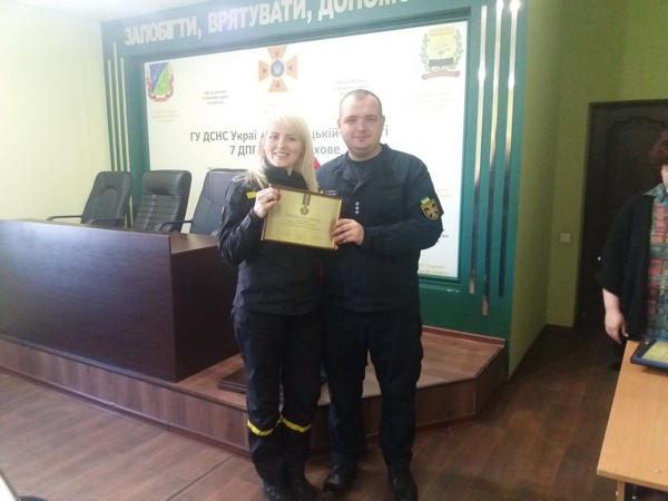В Курахово спасателям вручили награды от Президента Украины