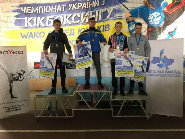 Кураховские кикбоксеры феерично выступили на чемпионате Украины