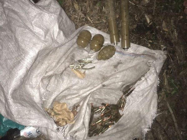 Марьинские полицейские проводят проверку по факту обнаружения в лесополосе схрона с боеприпасами