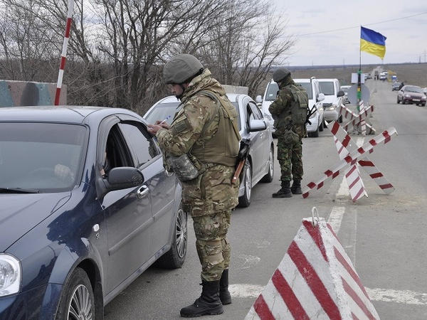 Пограничники рассказали, какие товары нелегально провозят в «ДНР» через КПВВ «Марьинка»