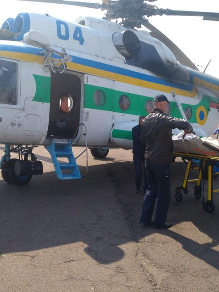 Раненый на КПВВ «Марьинка» пограничник доставлен на вертолете в Киев