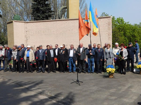 В прифронтовой Марьинке почтили память ликвидаторов аварии на ЧАЭС