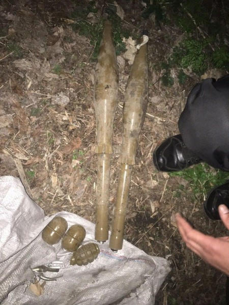 Марьинские полицейские проводят проверку по факту обнаружения в лесополосе схрона с боеприпасами
