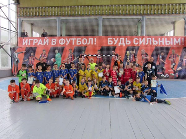 Кураховские футболисты выиграли турнир по футзалу в Красногоровке