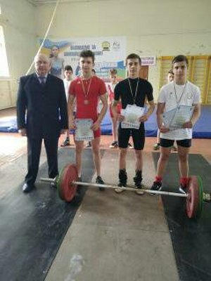 Угледарские тяжелоатлеты завоевали четыре «золота» на чемпионате Донецкой области