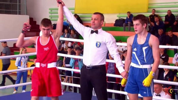 Боксеры из Курахово и Марьинки завоевали три медали на чемпионате Украины