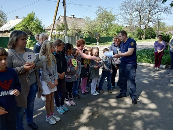 В Марьинском районе детей эвакуировали из «горящей» школы