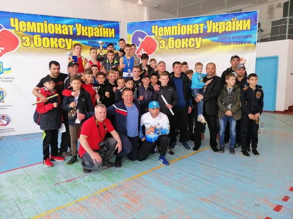 Боксеры из Курахово и Марьинки завоевали три медали на чемпионате Украины