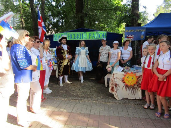 Марьинский район ярко представил Великобританию на областном праздновании Дня Европы