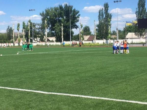 Угледарские футболисты потерпели разгромное поражение в полуфинале чемпионата области