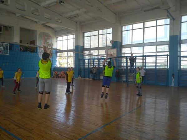 В Курахово прошел открытый турнир по волейболу