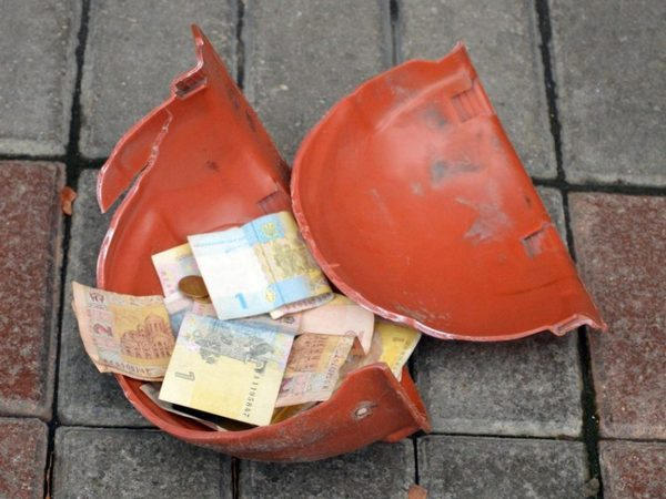 После протестов в Киеве нашли деньги на зарплату угледарским шахтерам