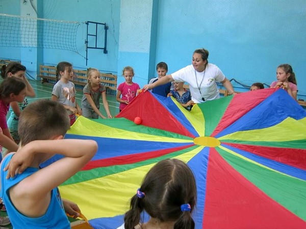 В Курахово провели детский фестиваль подвижных игр