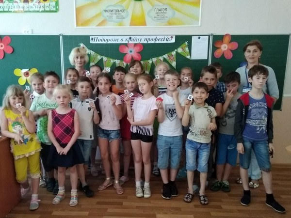 Школьникам Курахово и Марьинки устроили путешествие в страну профессий