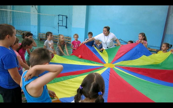 В Курахово провели детский фестиваль подвижных игр
