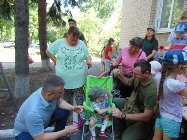 В прифронтовой Марьинке устроили «День счастливых детей»