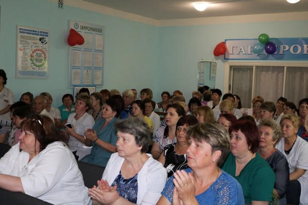 Медиков прифронтовой Красногоровки поздравили с профессиональным праздником