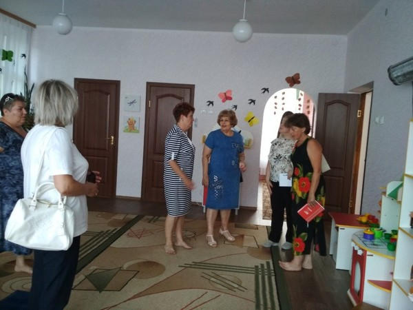 Комиссия проверила, как соблюдаются права детей в Марьинском районе