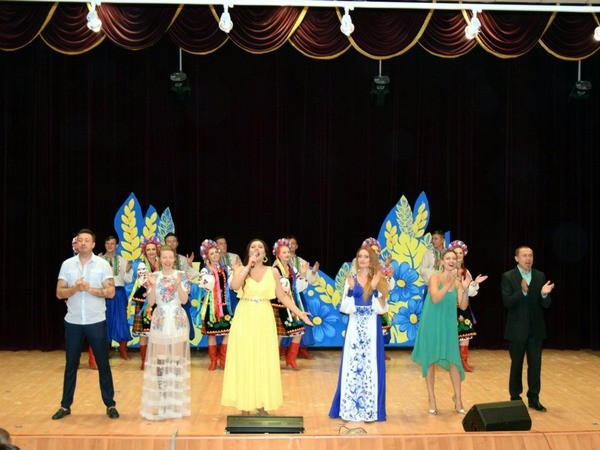 В Угледаре выступил Заслуженный Академический ансамбль песни и танца Вооруженных Сил Украины