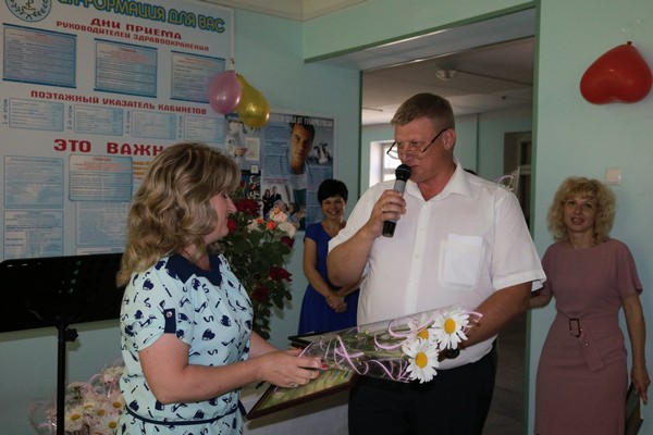Медиков прифронтовой Красногоровки поздравили с профессиональным праздником