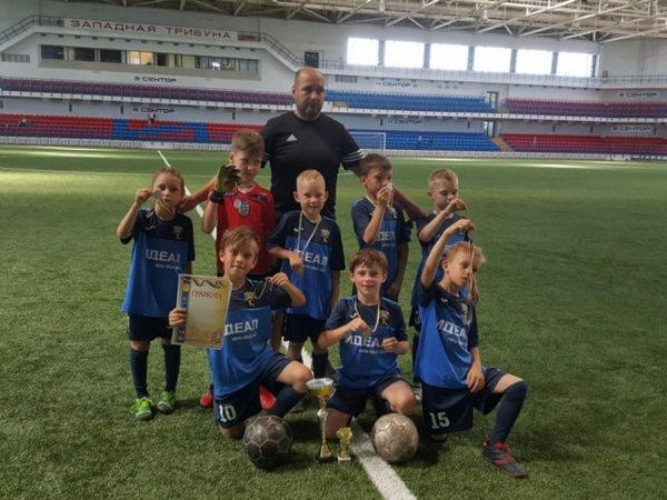 Угледарские футболисты заняли второе место на турнире в Мариуполе