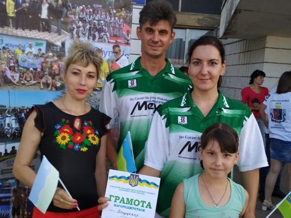 Семья из Марьинского района приняла участие в финале областных соревнований «Мама, папа, я — спортивная семья»