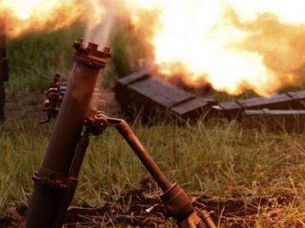 Боевики обстреливают из минометов окраины Марьинки и Красногоровки