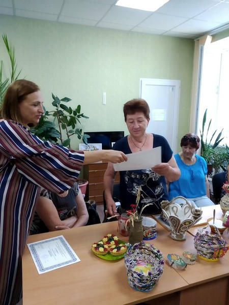 В Марьинке вручили сертификаты выпускникам «Университета третьего возраста»