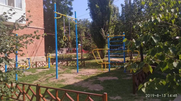 В Курахово увеличивается количество детских площадок и мультикомплексов
