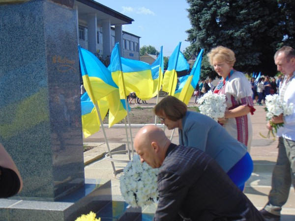 В прифронтовой Марьинке отметили пятую годовщину освобождения города
