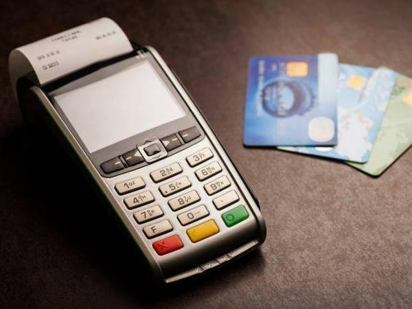 В Угледаре клиенты ЦПАУ могут оплатить услуги банковской картой