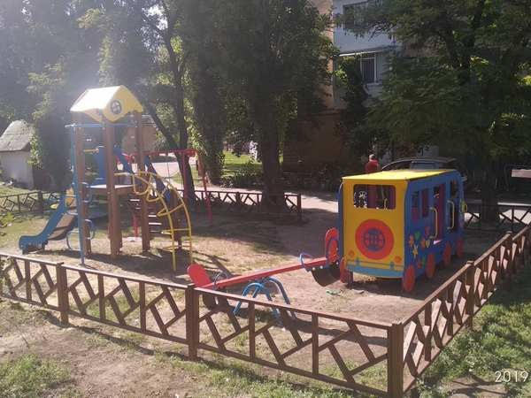 В Курахово увеличивается количество детских площадок и мультикомплексов