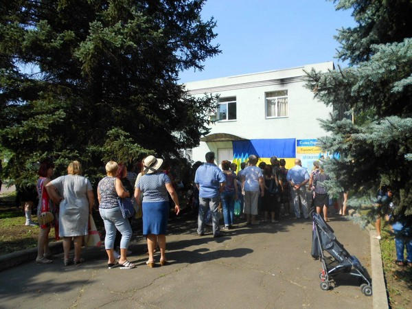 В прифронтовой Красногоровке отметили День Флага и День независимости Украины