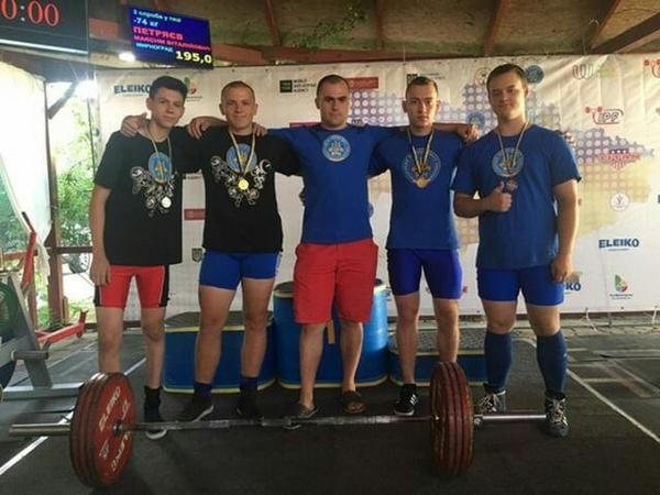 Тяжелоатлеты из Марьинского района собрали урожай медалей на чемпионате Донецкой области