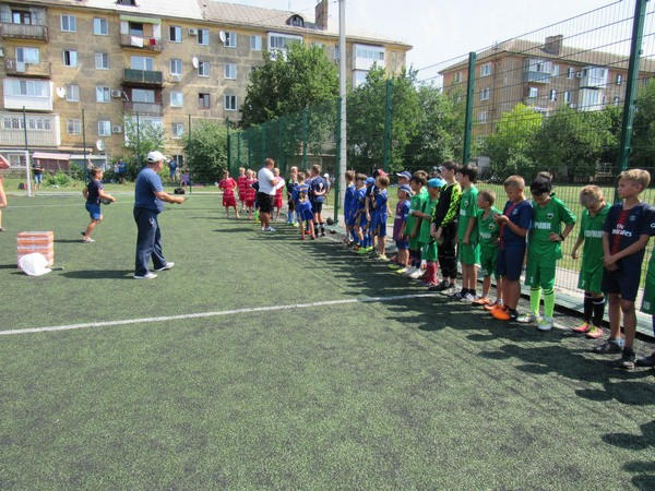 В Курахово прошел открытый турнир по мини-футболу