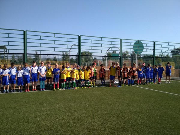 Кураховские футболисты выиграли традиционный открытый турнир