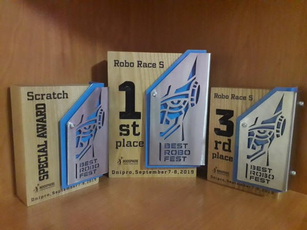 Дети из Угледара заняли призовые места на робототехническом фестивале BestRoboFest