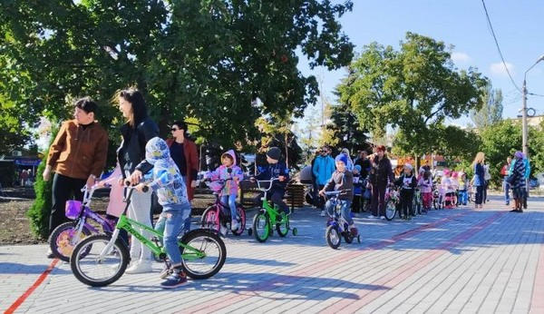 В Угледаре прошла городская детская велогонка