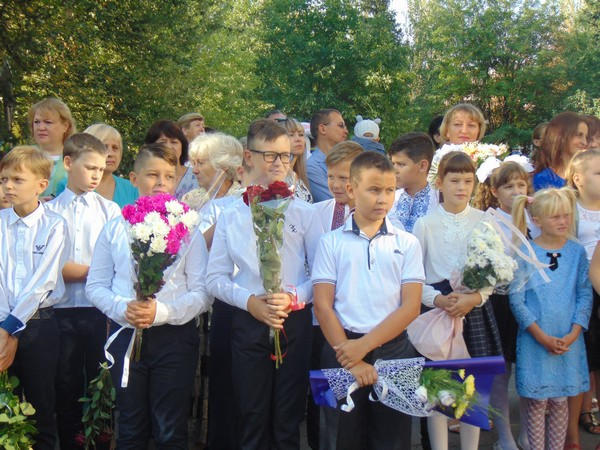 В школах Марьинского района прозвенел первый звонок
