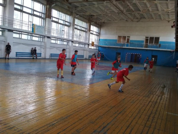 Футболисты из Угледара выиграли районный турнир по футзалу в Марьинке