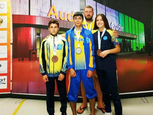 Кураховские бойцы завоевали «серебро» и «бронзу» на чемпионате Европы по кикбоксингу