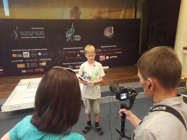 Дети из Угледара заняли призовые места на робототехническом фестивале BestRoboFest