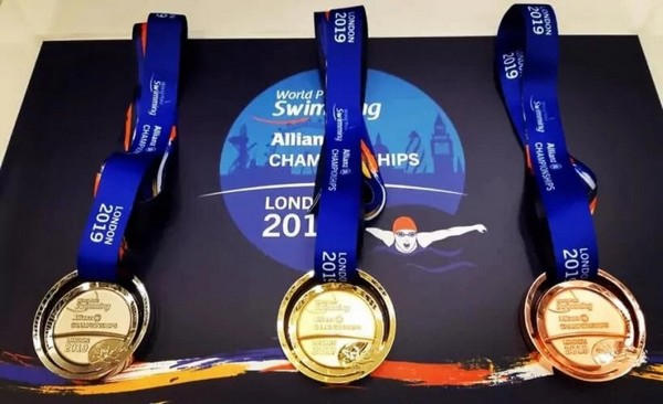 Пловцы из Марьинского района завоевали два «серебра» и две «бронзы» на чемпионате мира